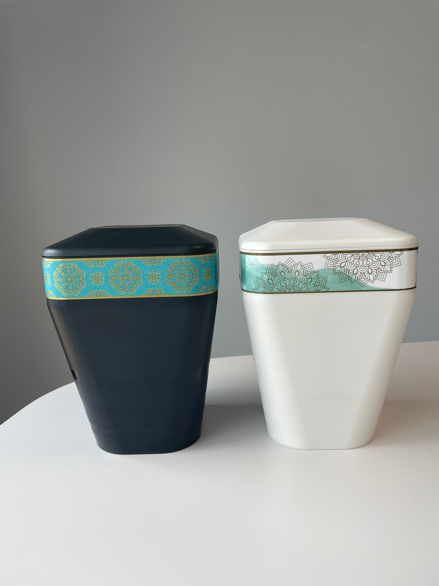 Ecological urns for storing ashes